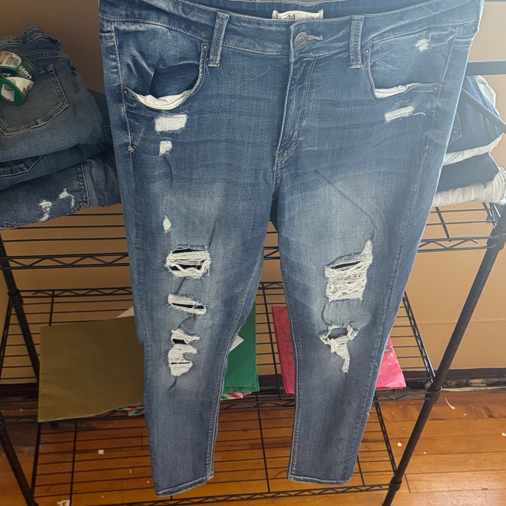 Mudd Distressed Skinny Jeans in Blue